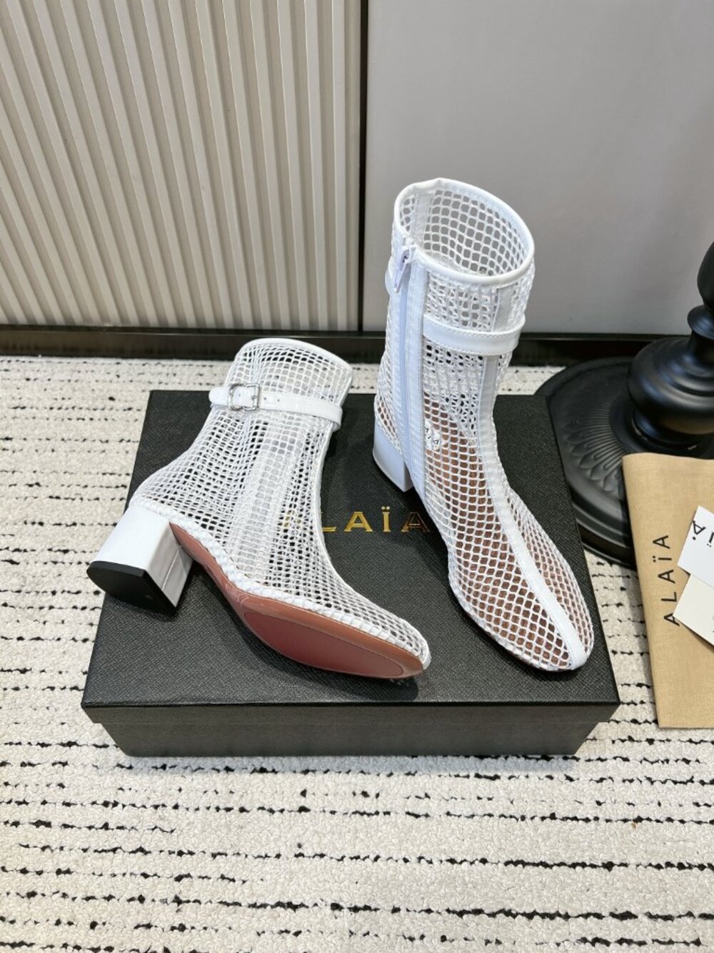 ALAÏA Fishnet cool boots - Picture 2 of 9